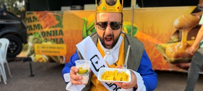 VÍDEO: o soberano da Femi passou pela Kpamonha para uma missão importante: provar o suco de milho e a pamonha da casa