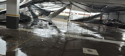 VÍDEO: câmeras de segurança de prédio registram momento que tornado atinge estrutura da garagem