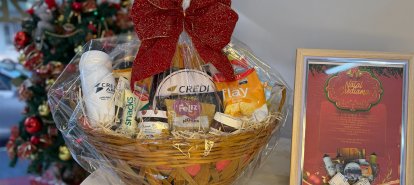 VÍDEO: A Crediamai entrou oficialmente no clima natalino e decidiu presentear quem faz parte da história da empresa