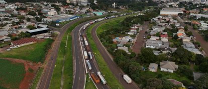 VÍDEO: Tombamento de carreta causa filas na BR-282 em Xanxerê
