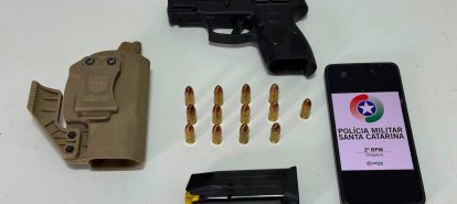 Homem é preso com pistola 9 mm durante cumprimento de mandado de internação compulsória em Chapecó