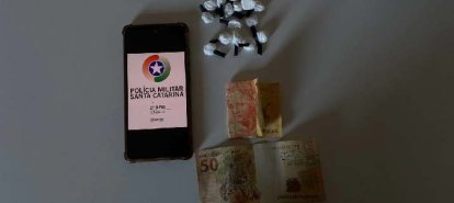 Adolescente de 16 anos é apreendido por tráfico de drogas em Chapecó