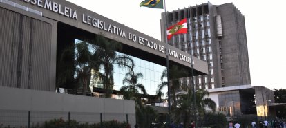 Santa Catarina elege 40 deputados estaduais neste domingo; veja a lista
