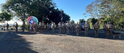 VÍDEO: policiais do 30º Batalhão de Polícia Militar recebem homenagens e condecorações 