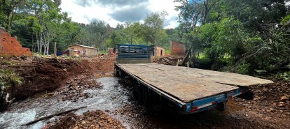 PF apreende caminhão na fronteira com a Argentina e fecha passagem clandestina entre os países