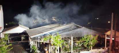Incêndio atinge duas casas durante a madrugada em Maravilha