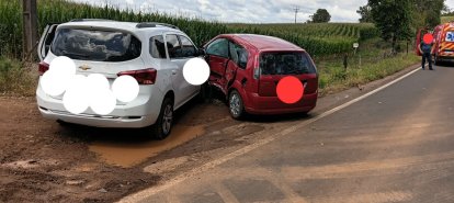 Colisão entre veículos deixa feridos na SC-305, no Extremo-Oeste