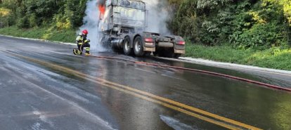 Cavalo mecânico é destruído por incêndio na BR-153