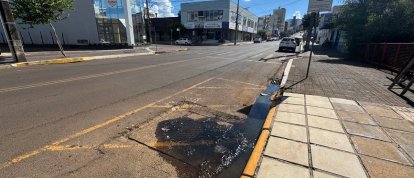 VÍDEO: empresário denuncia vazamento de esgoto no Centro de Xanxerê