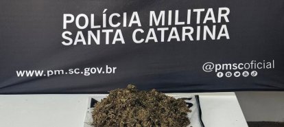 Homem é detido por tráfico de drogas após ser flagrado dirigindo e usando o celular 