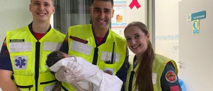 Bombeiros de Xanxerê atendem mãe que teve filha em casa