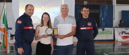 AMAI é homenageada durante solenidade dos Bombeiros em Xaxim