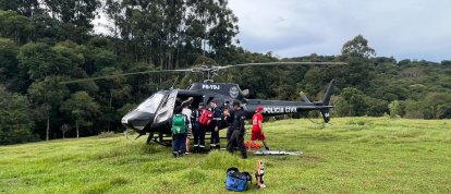 Mulher fica ferida após queda em cachoeira e é resgatada por aeronave em Chapecó