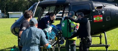 Jovem sofre parada cardíaca após ataque de abelhas e é resgatado por helicóptero no Oeste