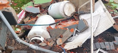 Gás se acumulou em terreno vizinho (Foto: Corpo de Bombeiros)