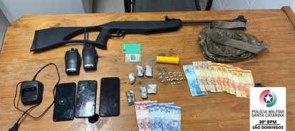 PM apreende drogas, dinheiro e rádios comunicadores em ponto de tráfico em São Domingos