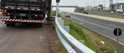 Instalação de guard-rails começa em trechos da BR-282 em Xanxerê