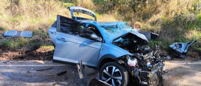 Colisão entre carro e caminhão deixa dois feridos na SC-154, em Passos Maia
