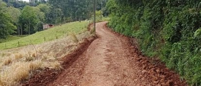São Domingos intensifica recuperação de estradas do interior após fortes chuvas