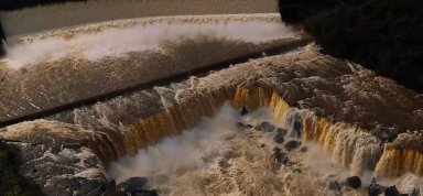 VÍDEO: barragem da Usina Hidrelétrica Ludeza transborda após fortes chuvas no Oeste de SC