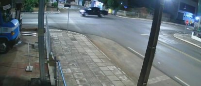 VÍDEO: Caminhonete Hilux é furtada durante a madrugada no centro de Xanxerê 