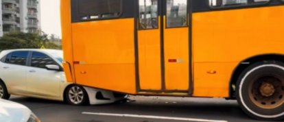 VÍDEO: colisão entre carro e ônibus é registrada na Avenida Fernando Machado em Chapecó 