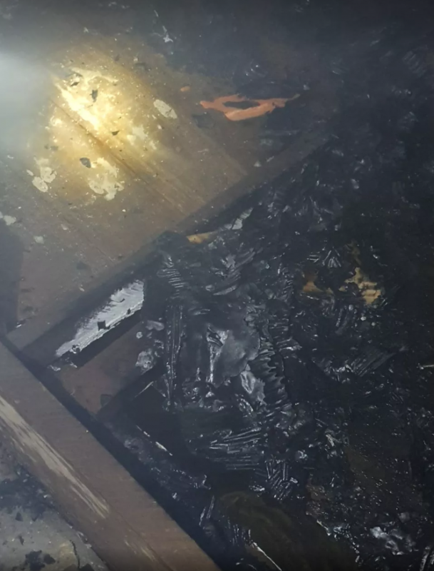 Casa pega fogo na noite da quinta (23) após raio atingir o teto, em SC