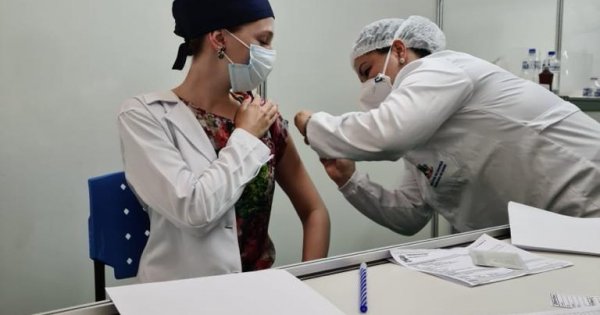Para vacinar é necessário levar a documentação, como RG, CPF, cartão do SUS, além do comprovante da primeira dose. Foto: Prefeitura de Chapecó